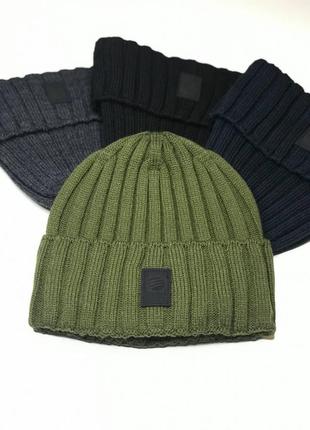 Мужская шапка adidas neo вязаная акрил адидас на флисе утепленная зимняя с отворотом хаки1 фото