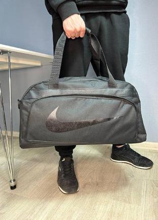 Мужская сумка nike вместительная дорожная найк для тренировок с плечевым ремнем черная большая оксфорд 1000d7 фото