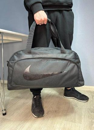 Мужская сумка nike вместительная дорожная найк для тренировок с плечевым ремнем черная большая оксфорд 1000d