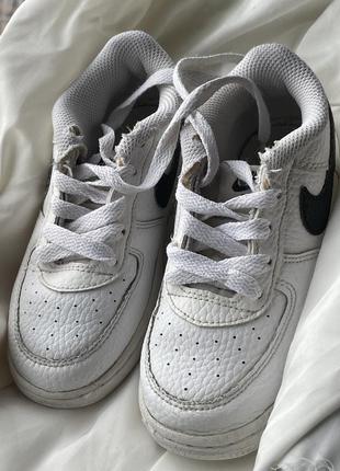 Білі оригінальні кросівки nike air force one 1