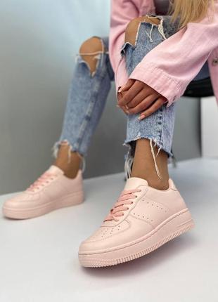 Рожеві кросівки