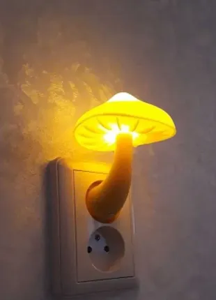 Светильник-ночник гриб с плавным датчиком освещенности.