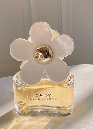 Древесно-цветочный аромат с феромонами  в стиле marc jacobs daisy