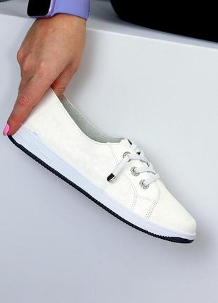 Жіночі зручні кеди шкіряні на низькому ходу у білому кольорі 😍