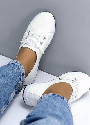 Жіночі зручні кеди шкіряні на низькому ходу у білому кольорі 😍