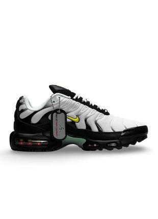 Мужские кроссовки черные с белым и зеленым в стиле nike air max plus white black mint