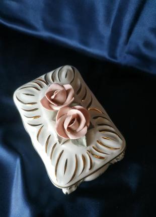 Фарфоровый ящик