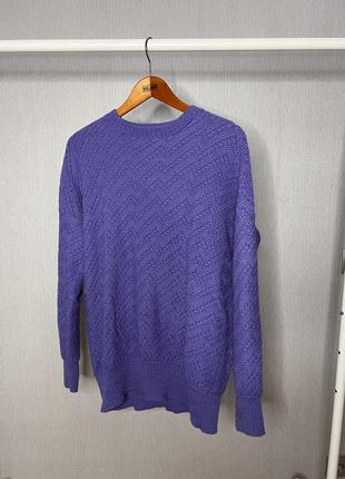 Фиолетовый свитер ручной вязки