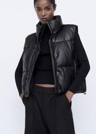 Жилетка нереально стильная из эко кожи zara
