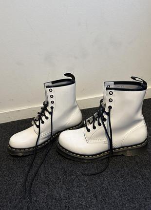 Dr. martens dames лаковые белые сапоги8 фото