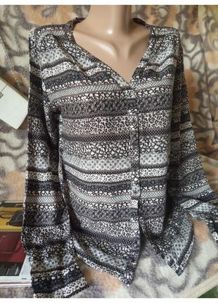 Распродажа женская девичья удлиненная блузка с длинным рукавом в орнамент, закругленная сзади. цвет коричневый.
состав: 100%вискоза. 
состояние отличное.1 фото