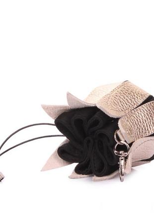 Красивая стильная женская ключница-мешочек в виде цветка из натуральной кожи3 фото