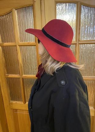 Женская шляпа красного цвета2 фото