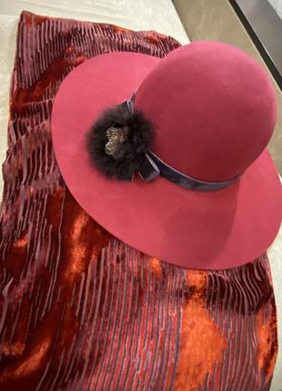 Женская шляпа красного цвета5 фото