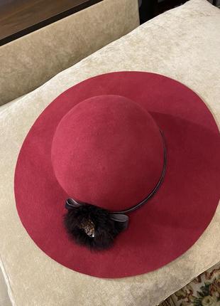 Женская шляпа красного цвета6 фото