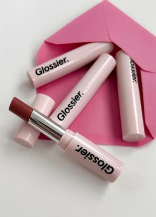 Повнорозмір 3г. стійка напівпрозора глянсова помада ultralip від glossier відтінок villa, нова, оригінал2 фото