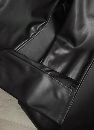 Стильные базовые кожаные брюки3 фото