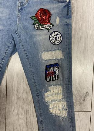 Джинсы superdry с нашивками3 фото