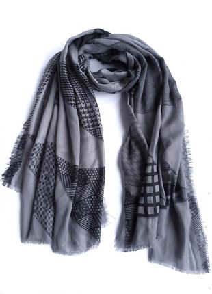 Шарф-палантин жіночий з принтом весна-осінь без бренду 184х112 см сірий з чорним