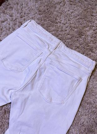 Белые джинсы брюки с рваным краем zara зара р 284 фото