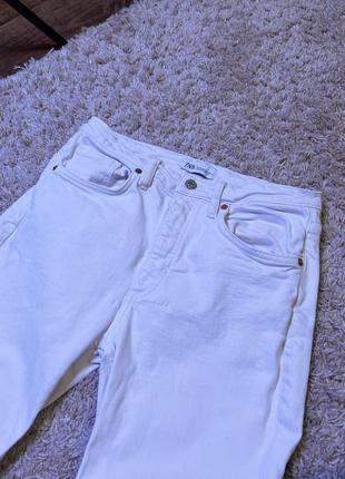 Белые джинсы брюки с рваным краем zara зара р 285 фото