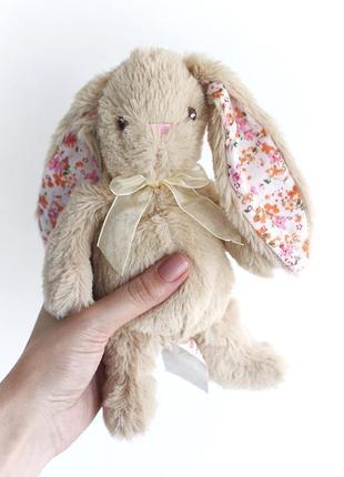 Чудова дуже мила іграшка зайчик