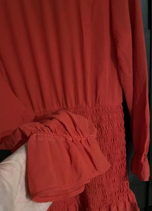 Актуальное красное платье с длинным рукавом от divided4 фото