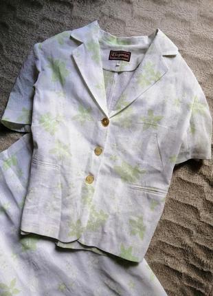 Нарядный костюм пиджак и юбка миди белый в салатовые цветы6 фото