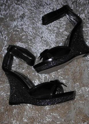Итальянские вечерние босоножки со стразами alberto venturini
