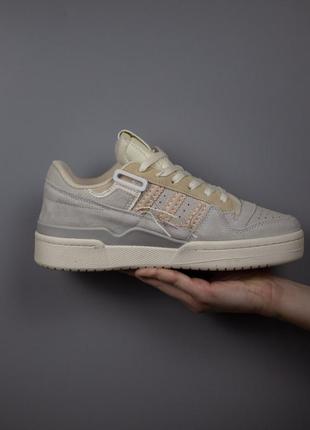 Женские кроссовки серые с бежевым в стиле adidas forum 84 low “off white” grey beige