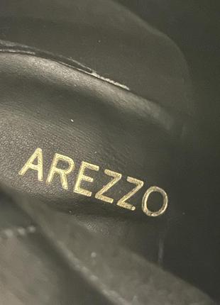 Кожаные ботильоны на блочном каблуке бренд arezzo