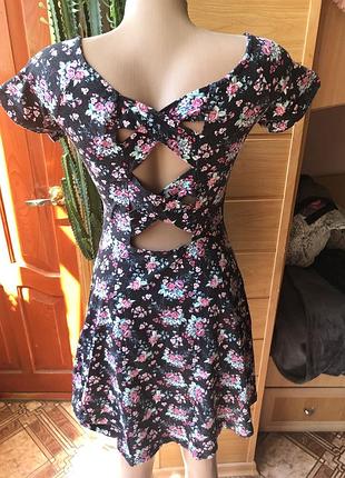 Красивое платье в цветочек