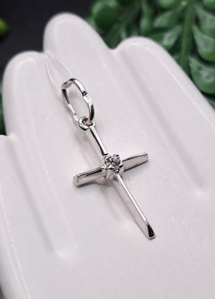 Серебряный нежный классический крест с белым фианитом 925