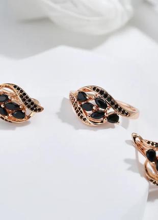 Комплект прикрас з чорними цирконами
позолота ро, розмір колечка 16,17,18,19,20