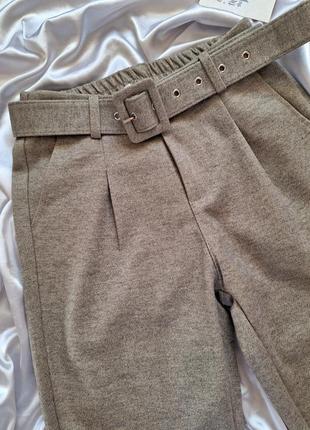 Теплые кашемировые бежевые брюки с поясом3 фото