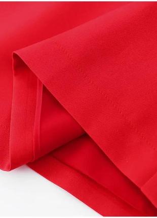 Шикарное яркое красное мини платье с украшениями4 фото
