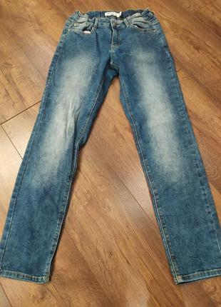 Классические светлые джинсы для подростка