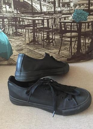 Мокасіни, кеді