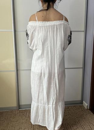 Платье с вышивкой3 фото
