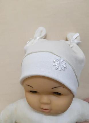 Ясельная велюровая шапочка для для новорожденных малышей роддом белая кремовая1 фото