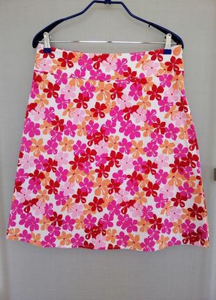 Яркая юбка в цветочек