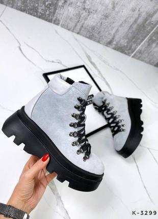 Натуральные замшевые серые демисезонные и зимние ботинки на черной высокой подошве2 фото