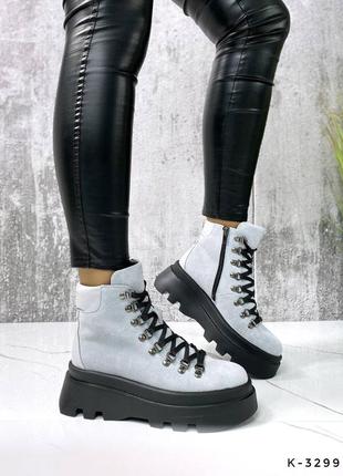 Натуральные замшевые серые демисезонные и зимние ботинки на черной высокой подошве9 фото