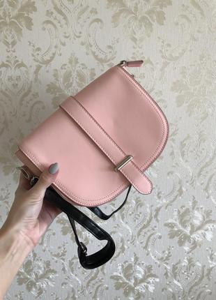 Небольшая розовая сумочка