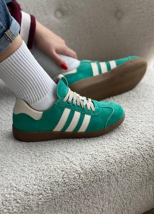 Замшеві кеди