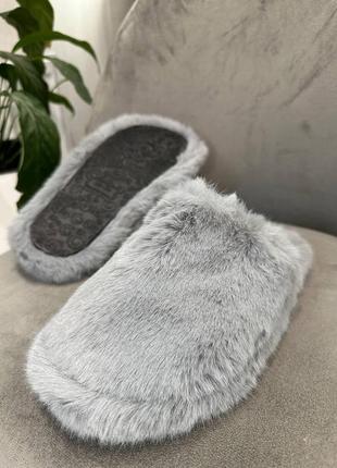 Домашні тапочки тапулі тапки капці шльопанці з закритим носком сірий колір пухнасті теплі пушисті зимові6 фото