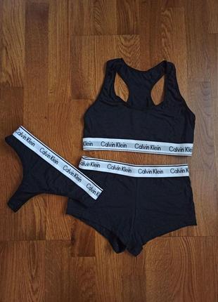 Комплект топ, стринги, шортики calvin klein