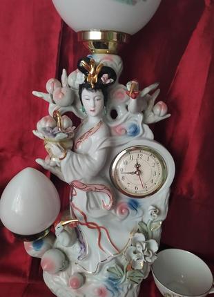 Каминные фарфоровые часы , светильник