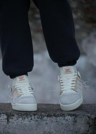 Женские стильные удобные спорт стиль кроссовки кеды адедас adidas forum 84 low “off white” grey beige5 фото