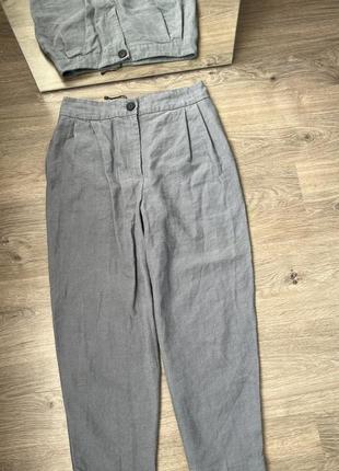 Штани вільного крою з защипами